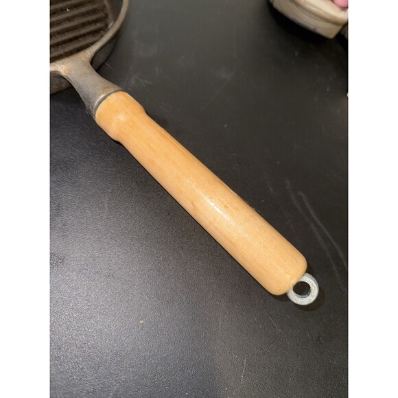 Vtg WKM Seasoned Cast Iron 8" Groove Bottom Fry Pan  Wooden Handle  1" deep - Picture 4 of 7